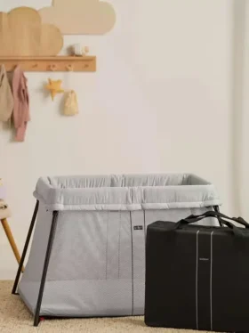 Babybjorn Travel Crib Light and Fitted Sheet Bundle Pack