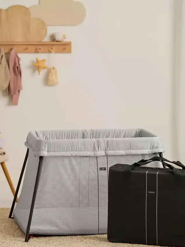 Babybjorn Travel Crib Light and Fitted Sheet Bundle Pack