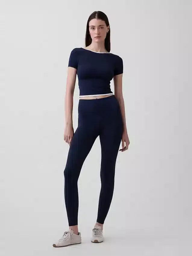 Gapfit Smooth Reversible Wrap Crop Top