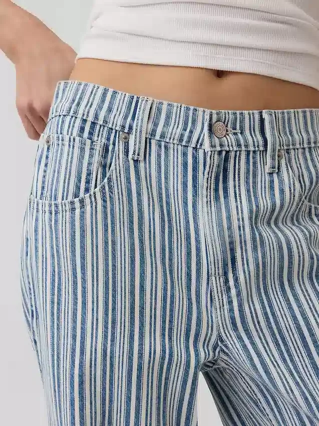 Low Slung Relaxed Crop Jeans